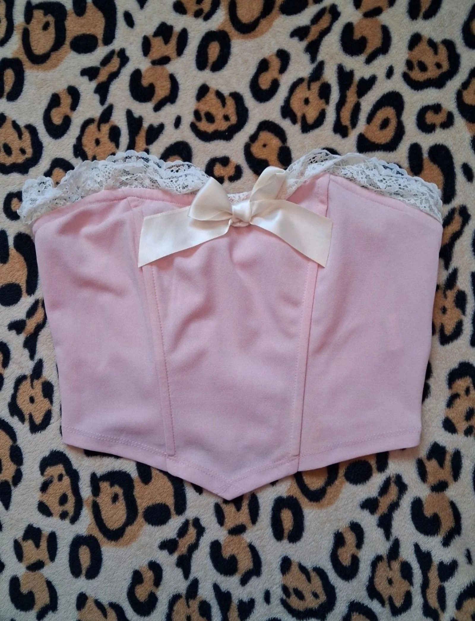 Top corset rosa con encaje y lazo